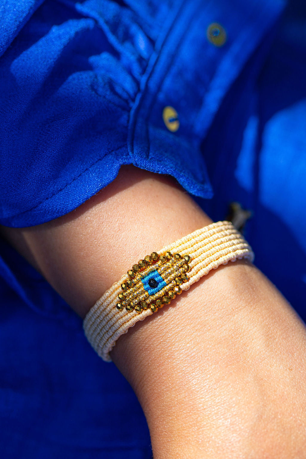 Micro macramé Evil Eye bracelet with golden crystal beads | Beige
