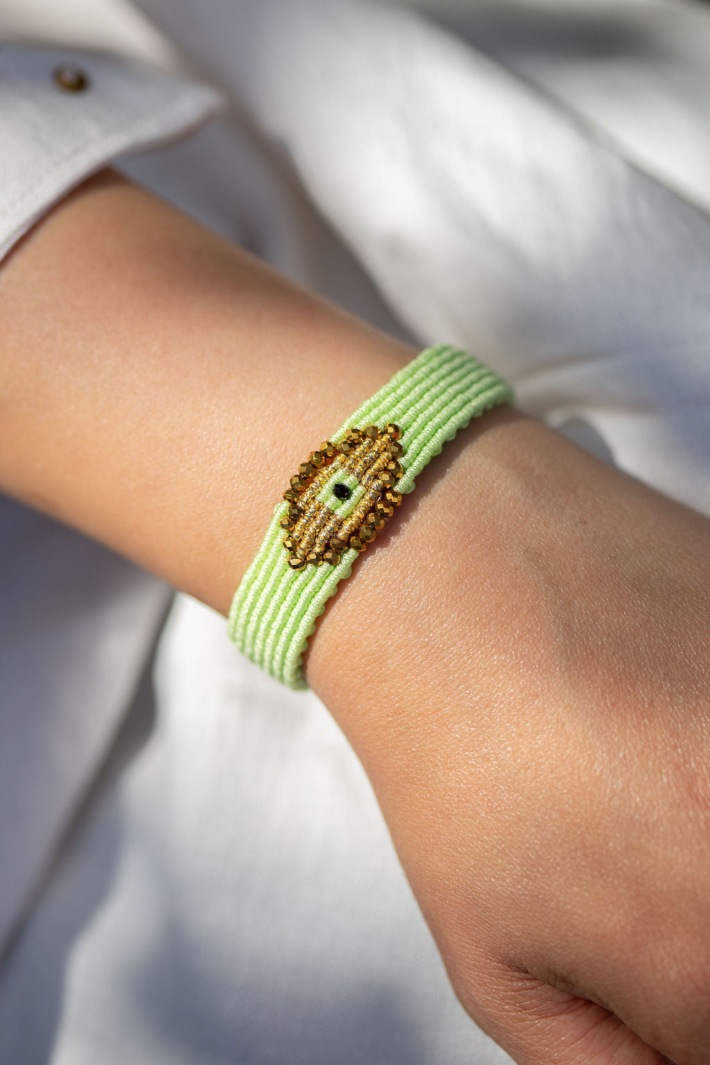 Micro macramé Evil Eye bracelet with golden crystal beads | Lime