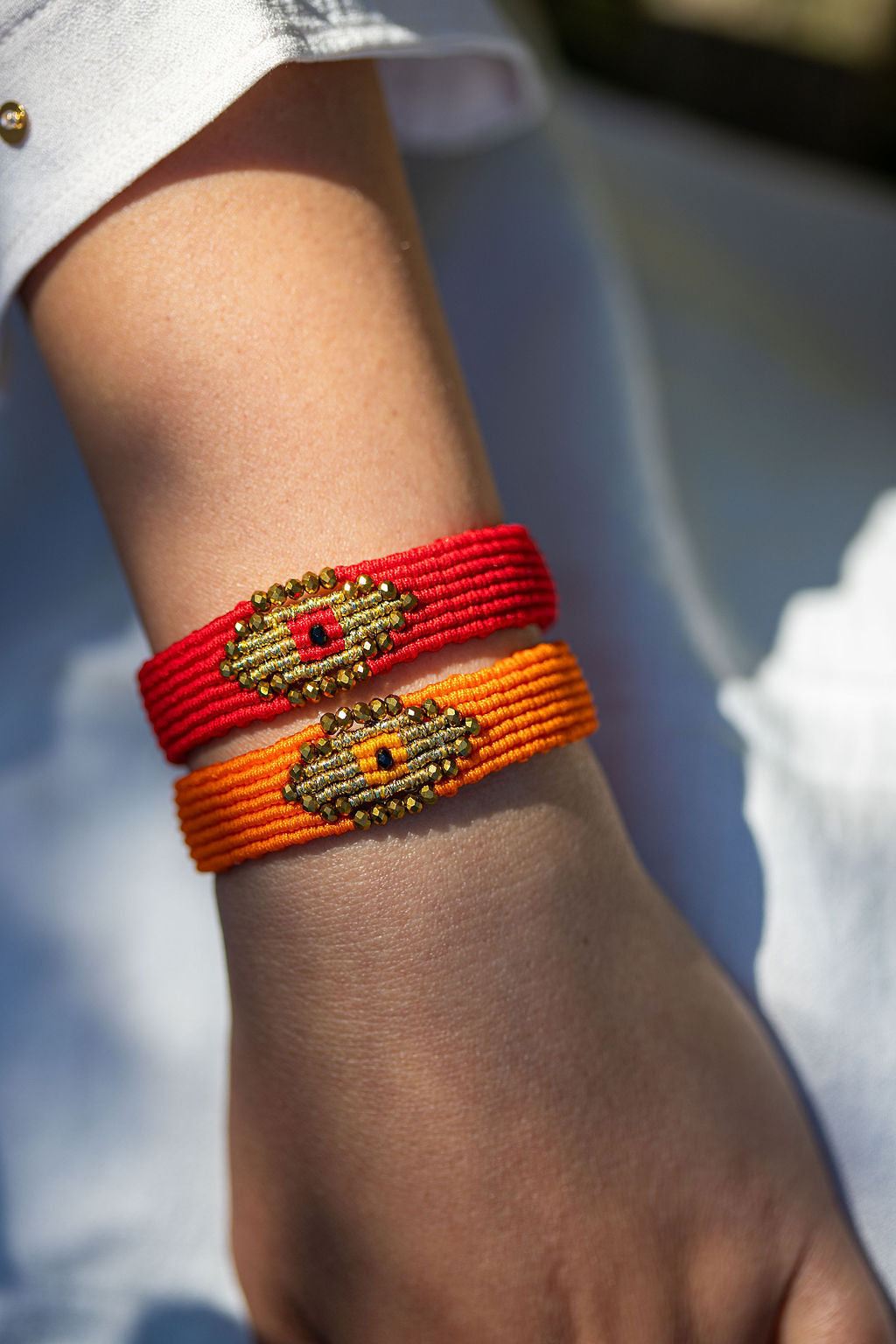 Micro macramé Evil Eye bracelet with golden crystal beads | Red