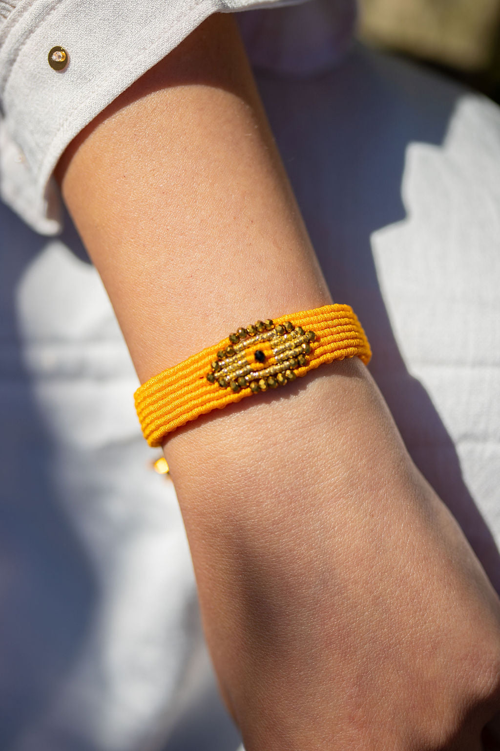 Micro macramé Evil Eye bracelet with golden crystal beads | Honey