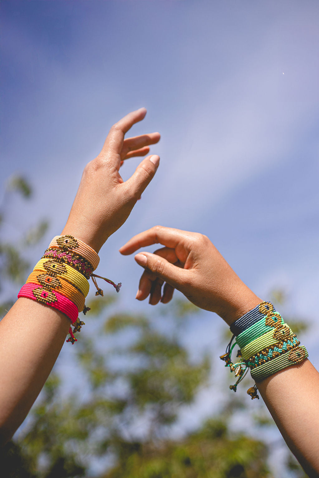 Micro macramé Evil Eye bracelet with golden crystal beads | Honey