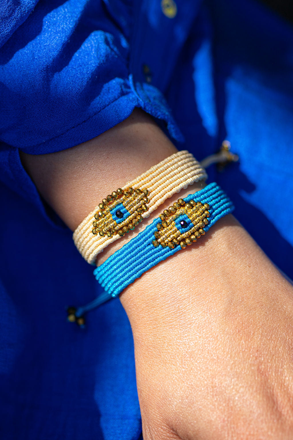 Micro macramé Evil Eye bracelet with golden crystal beads | Tunis Blue